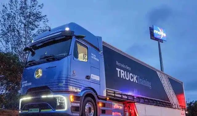 奔驰eActros 600电动重卡欧洲热销，500公里续航实际体验值不值卡友等？